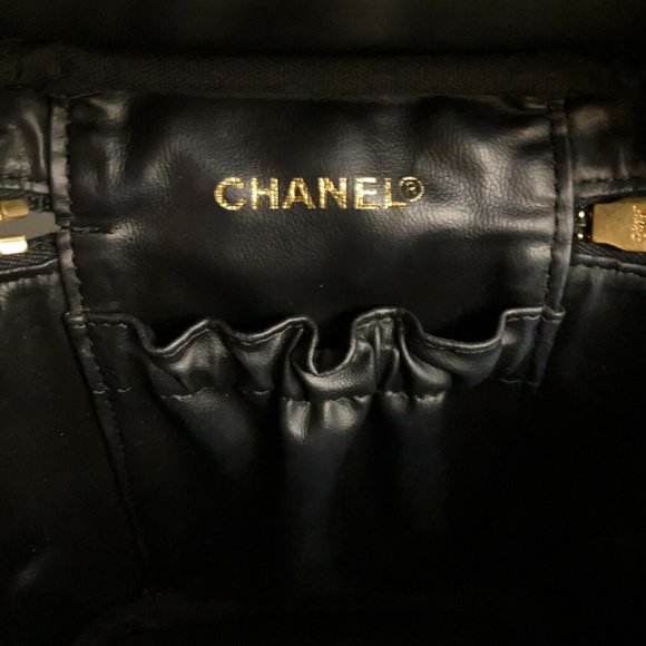 Nearly unused Chanel Caviar Timless Vanity - Picture 8 of 9